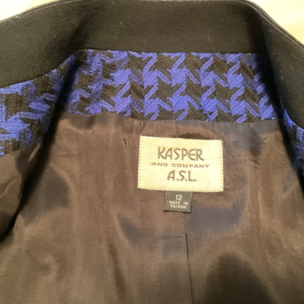 Beautifully Tailored Wool Jacket - Picture 5 of 6